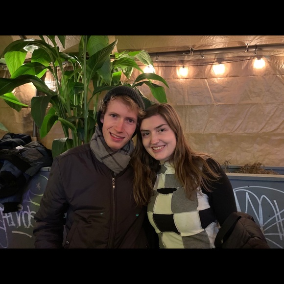 Meet your Posher, Cayla - Picture 2 of 2